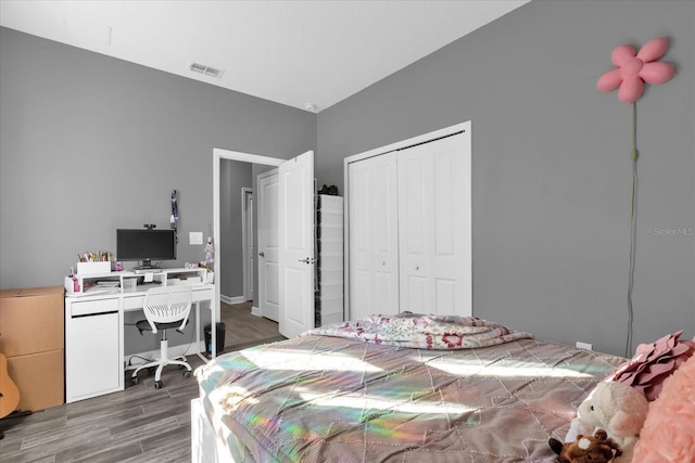 bedroom featuring dark wood-type flooring and a closet