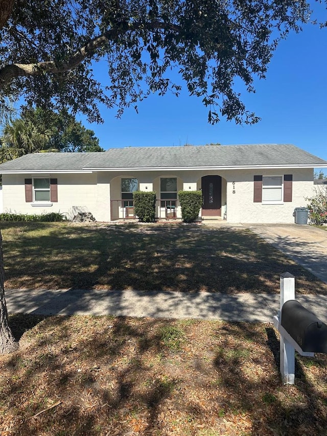 ranch-style home with a front yard