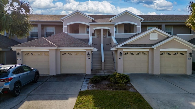 view of front property featuring a garage