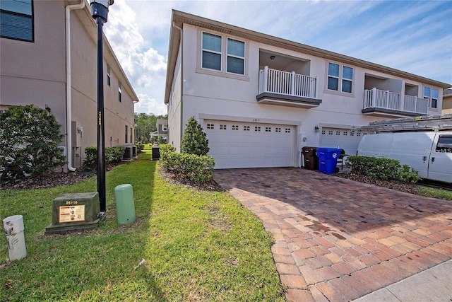 view of front facade with a front yard and a garage