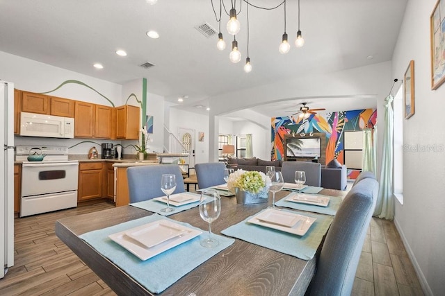 dining area featuring ceiling fan, sink, and light hardwood / wood-style floors