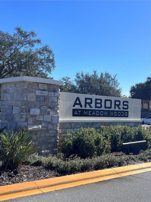 view of community / neighborhood sign