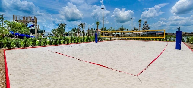 surrounding community with volleyball court