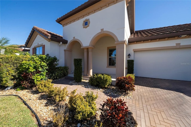 view of front of house with a garage