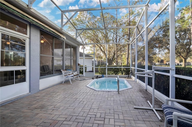 view of swimming pool featuring a patio and a jacuzzi