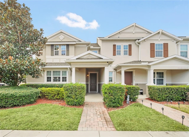 view of front of home featuring a front yard