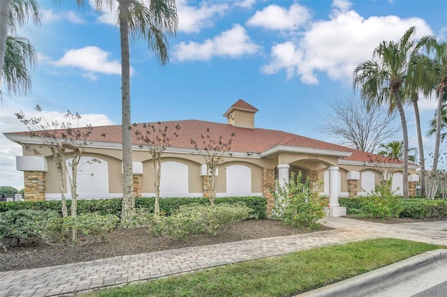 view of mediterranean / spanish-style house