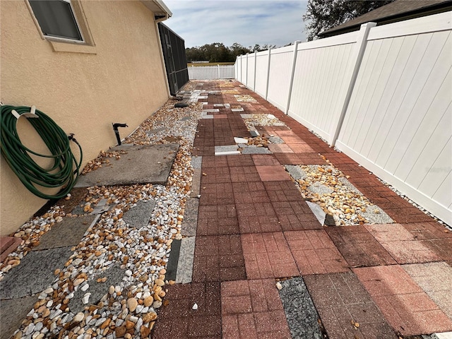 view of yard featuring a patio area