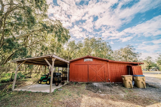 view of outbuilding featuring a carport