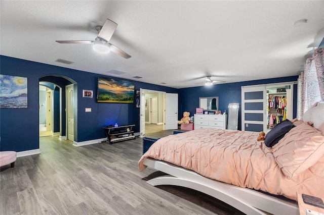 bedroom with hardwood / wood-style flooring, a closet, and ceiling fan