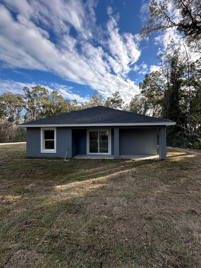 view of front of house with a front yard