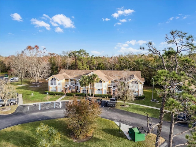 view of front of property with a front yard