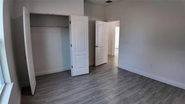unfurnished bedroom featuring a closet