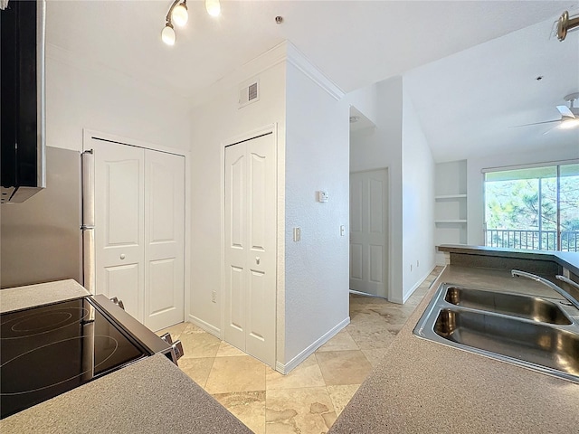 kitchen with stainless steel refrigerator, ceiling fan, sink, and electric range oven