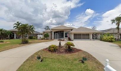 view of front of house featuring a garage and a front yard