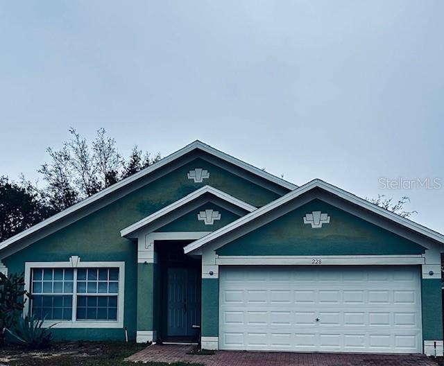 view of front facade with a garage