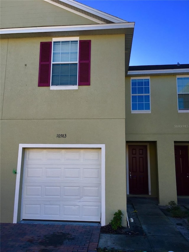 view of front facade featuring a garage