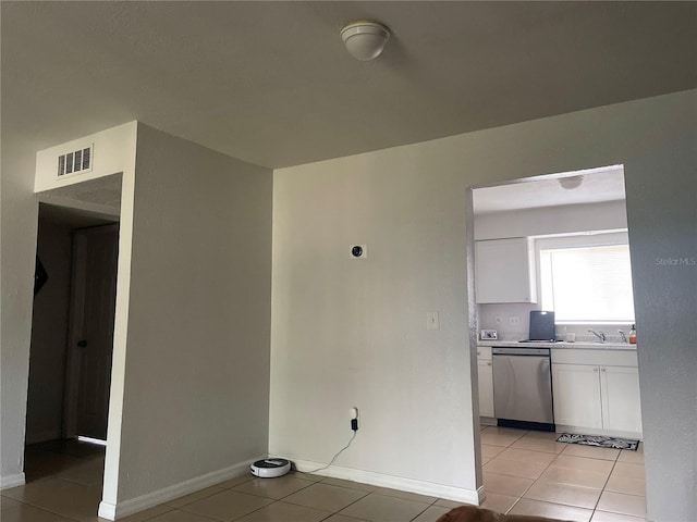 empty room featuring light tile patterned floors and sink