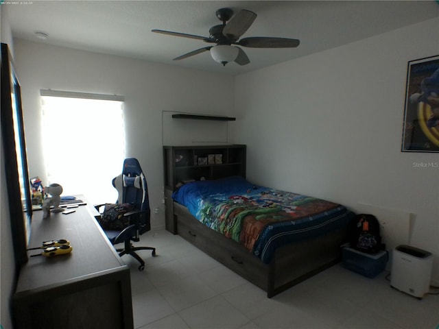 bedroom with ceiling fan