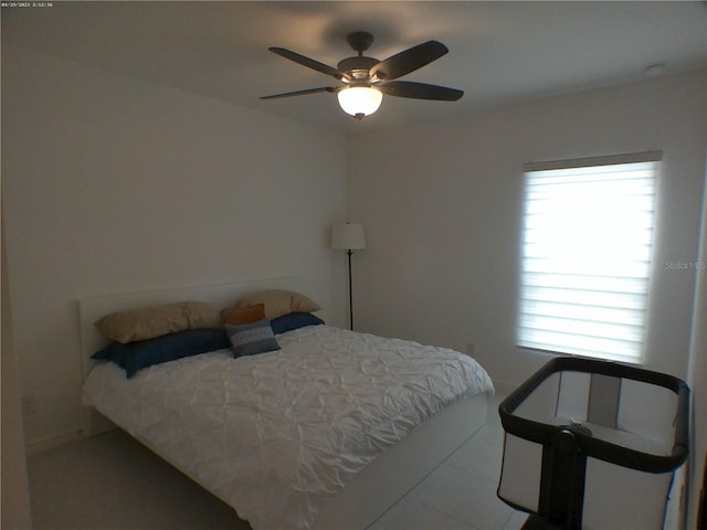 bedroom with ceiling fan