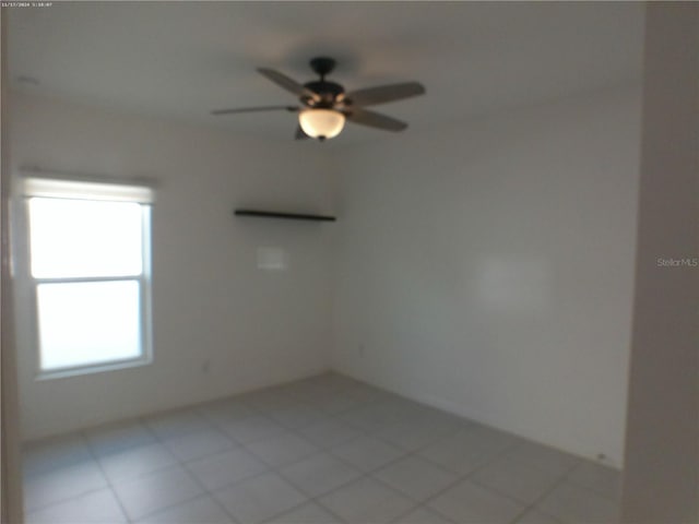 empty room with ceiling fan