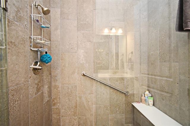 bathroom featuring a tile shower