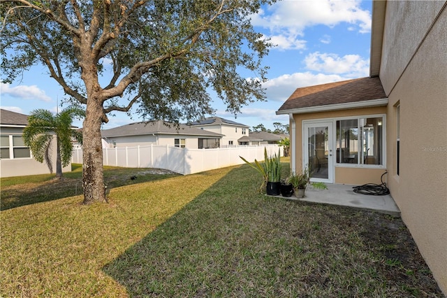 view of yard featuring a patio