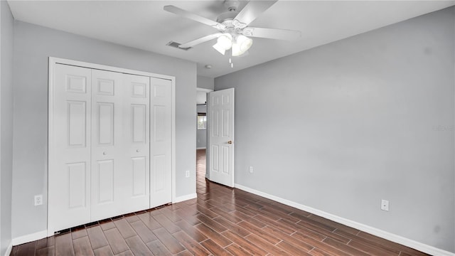 unfurnished bedroom featuring ceiling fan and a closet