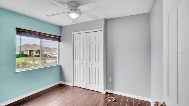 unfurnished bedroom featuring ceiling fan and a closet