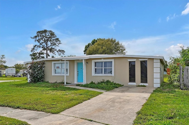 view of front facade with a front yard