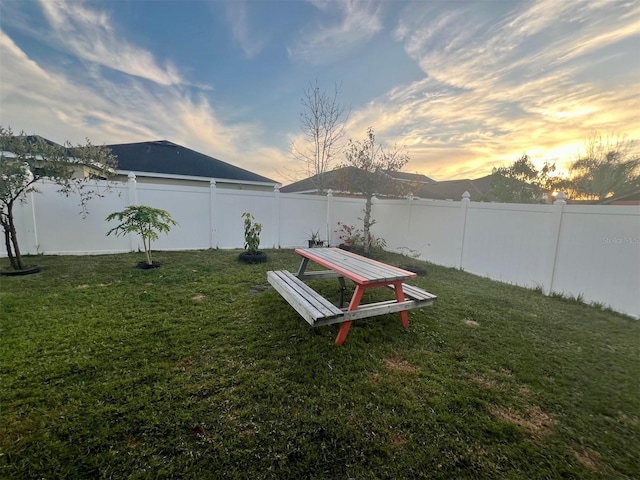 view of yard at dusk