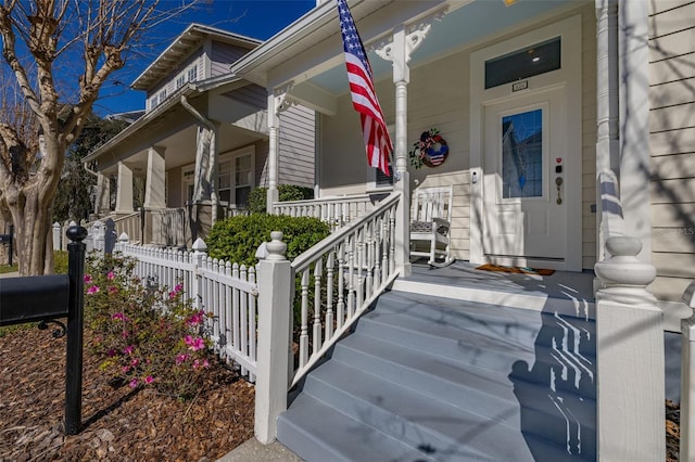 entrance to property featuring covered porch