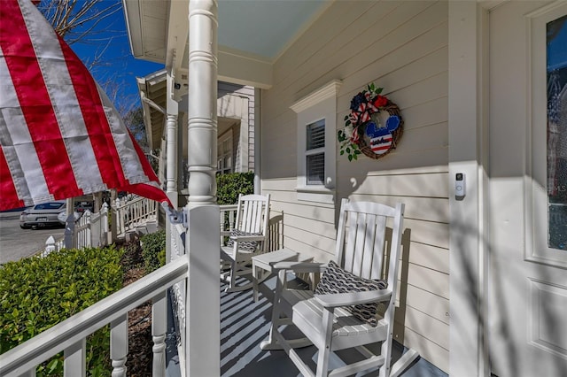 balcony featuring covered porch