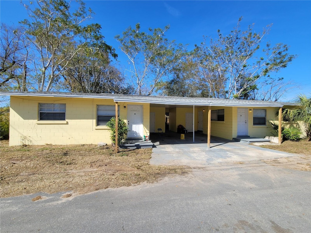 single story home featuring a carport