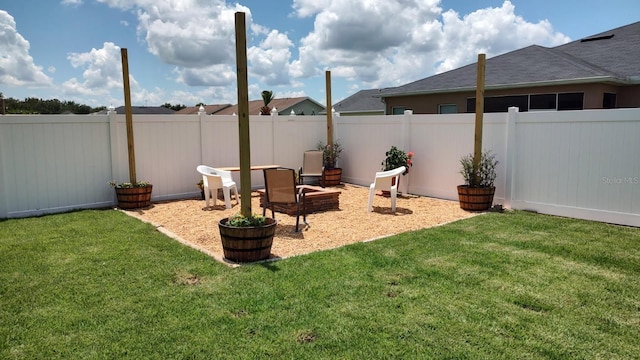 view of yard featuring a fenced backyard