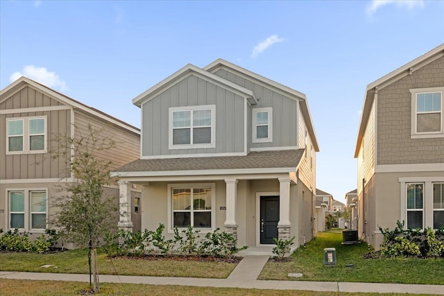 view of front of property with a front lawn