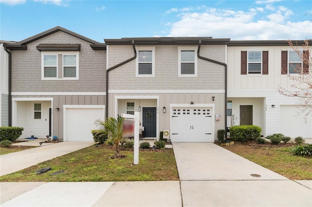 townhome / multi-family property featuring a garage and a front yard