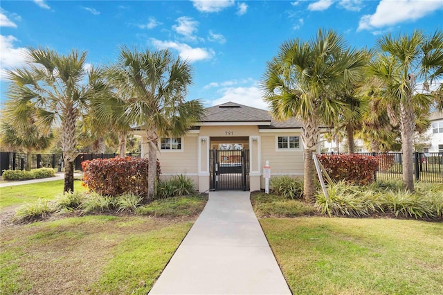 view of front facade with a front lawn