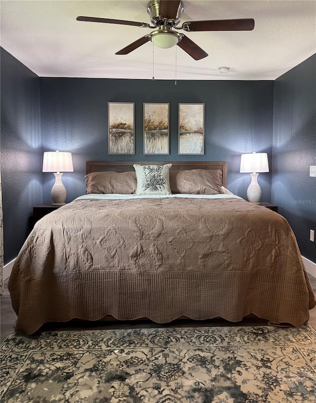 bedroom with ceiling fan