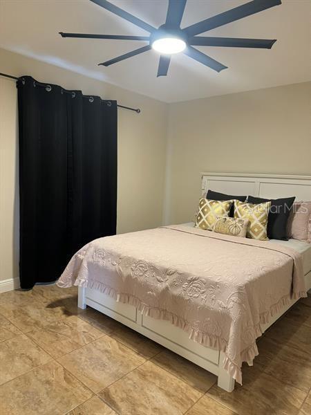 bedroom with ceiling fan