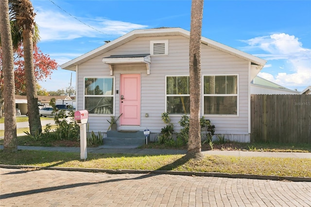 bungalow-style house featuring a front lawn