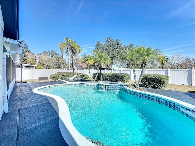 view of pool featuring an in ground hot tub