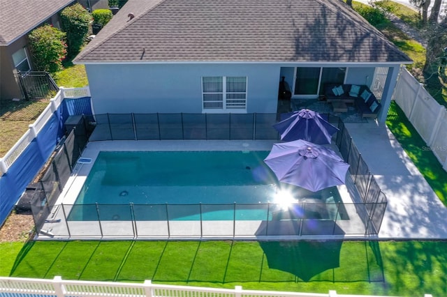 view of swimming pool featuring a yard and outdoor lounge area