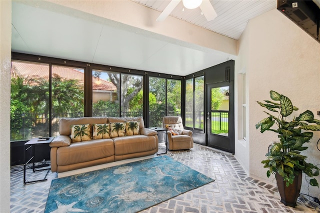 sunroom with ceiling fan