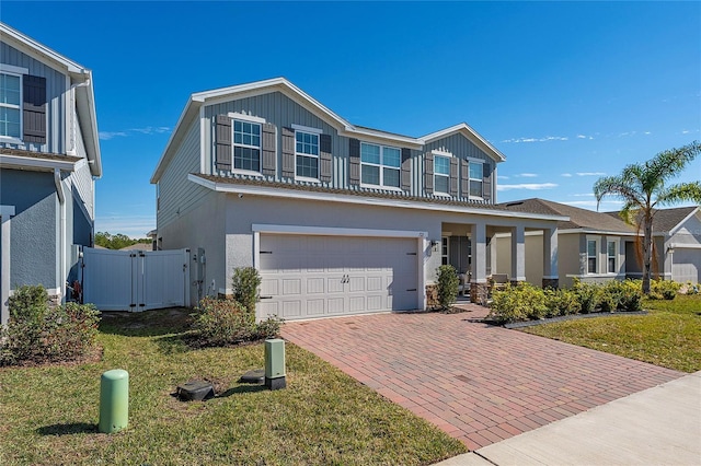 view of front facade featuring a garage and a front yard