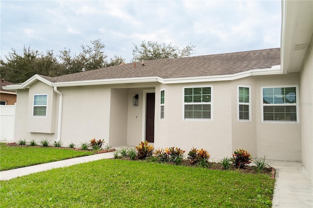 view of front of house with a front yard