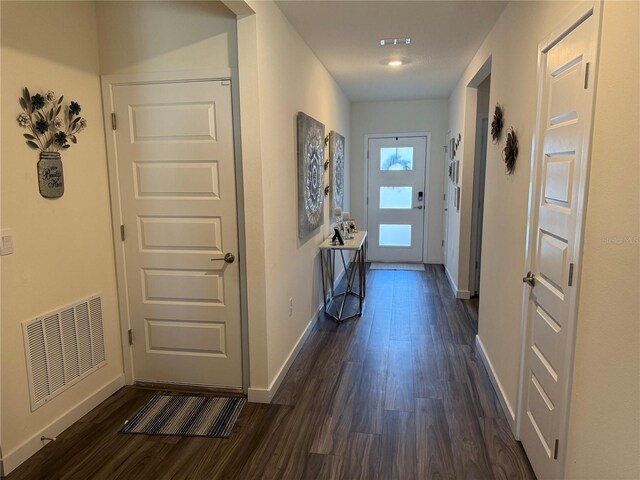 entryway featuring dark wood-style floors, visible vents, and baseboards