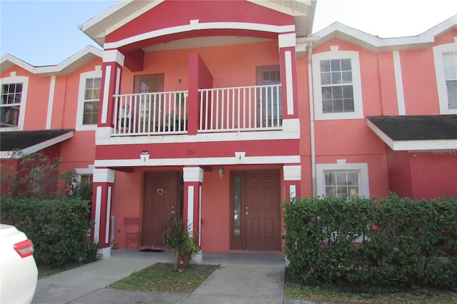 view of front facade with stucco siding