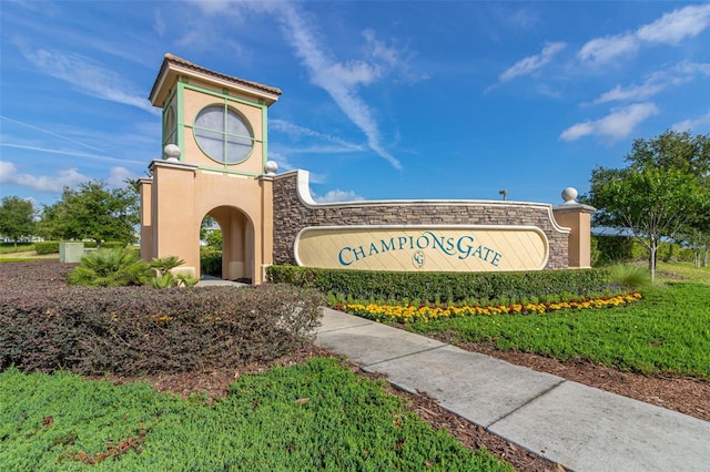 view of community / neighborhood sign