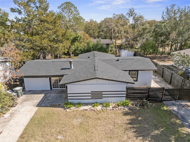 view of front of property with a patio and a front lawn